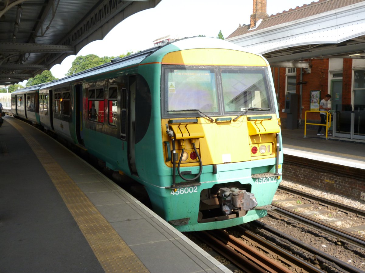williampgwebb's tweet image. This is what I took of a #Class456 at Purley in July 2013 when they were operated by @SouthernRailUK before they were transferred to #SouthWestTrains SWT in December that year and before they repainted in #SWT Red Metro livery and that was before the Class 456s became the main