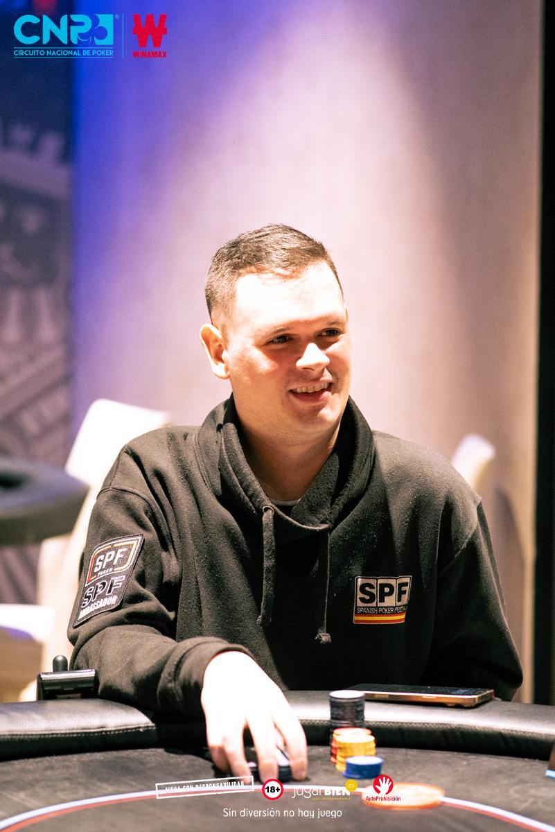 ¡Primer descanso del Día 1B en el Torneo de Apertura #CNPWSevilla! ♣️🔥

Entramos en el Nivel 5 con 149/180 jugadores en mesas. 
¡Seguimos en la lucha por un puesto en el Día 2! 💪

<a href="/winamax_espana/">Winamax Póker</a> <a href="/LAROUSH_Events/">LAROUSH EVENTS®</a> <a href="/CasinoAdmiralSV/">Casino Admiral Sevilla</a>