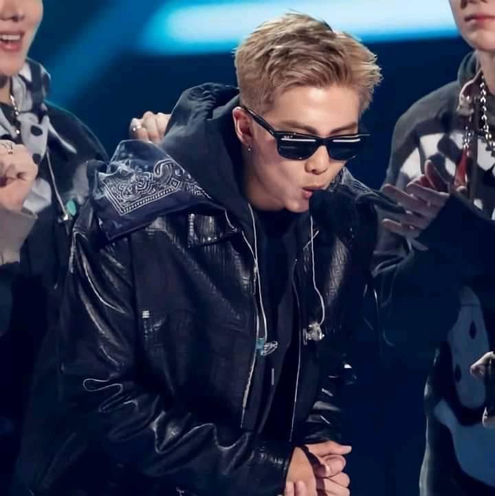 bchh_mthbt54496's tweet photo. مایل به ریپ و ریت و بالا بردن ارزش تجاری نامجون♡
For 방탄소년단RM #RM #방탄소년단RM #Namjoon #BTSRM #김남준 https://t.co/gsVtFjXYPD