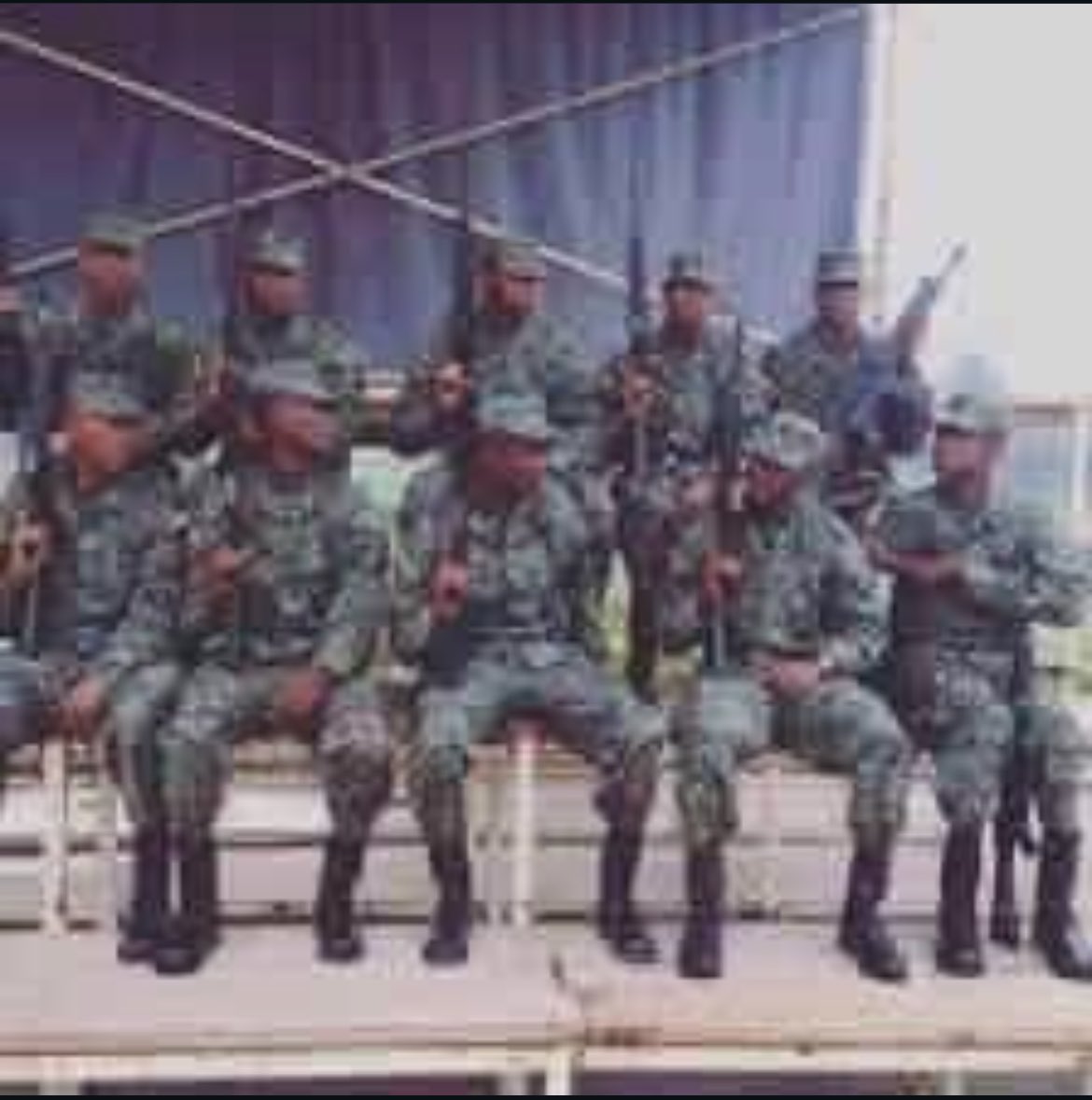 Komandan SWAT BOID UTAG UDMO etc... Dwe chwazi rapid yon Kòmandan pami yo e fòme yn kòmandman inik pou fè yn group d’assaut conjoint ak FAD’H epi mache sou primati ak tt CPT a arete tt minis yo ak konseye prezidan yo epi deklare « État de Siège » sou tout teritwa a Nou pa dwe pè