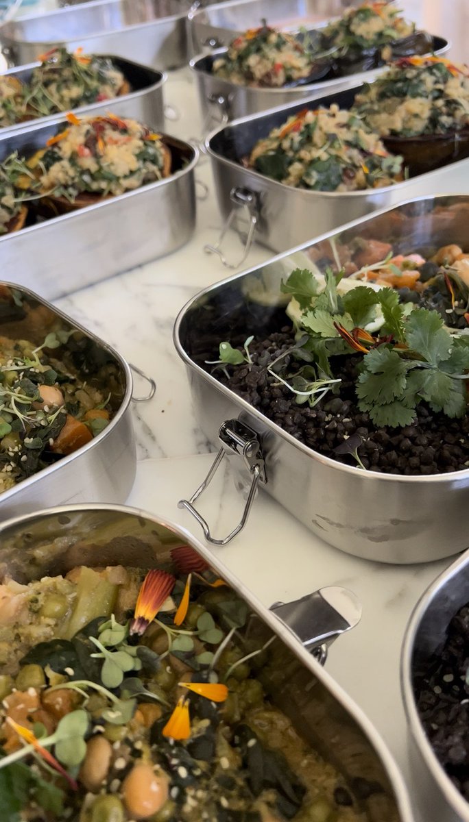 bryan_johnson's tweet image. What I'm eating for the next few days 

Nutty Pudding
50 ml mac nut milk
3 Tbsp ground raw macadamia nuts 
2 tsp of ground raw walnuts 
1 tsp of ground flaxseed 
1 tsp sunflower lecithin 
1/4 cup berries 
3 cherries organic 
2 oz pomegranate juice 

Vegetable Coconut Curry with…