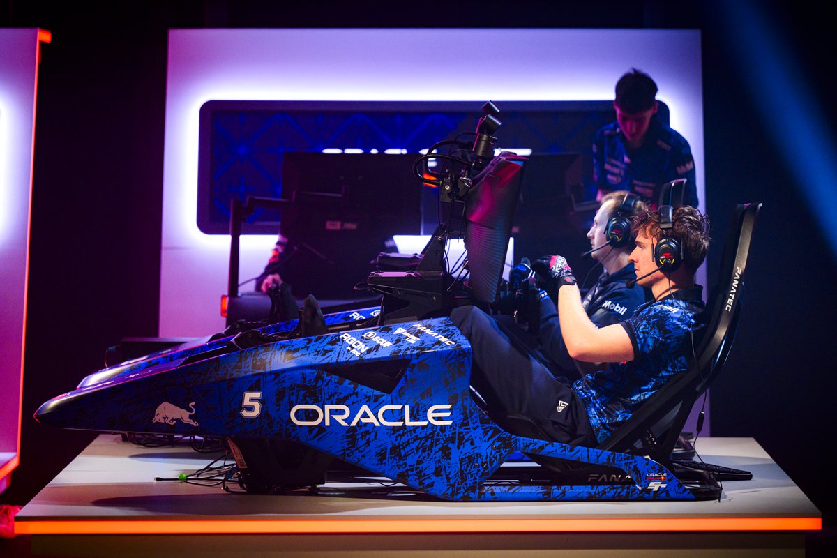 All this livery talk, meanwhile we're over here like 🥵🔥