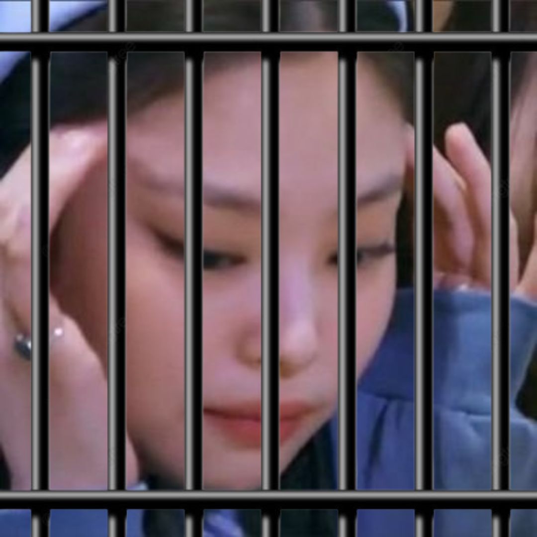 JKRJail's tweet photo. You can stare at those veiny hands behind the bars https://t.co/O4asGJSVaR