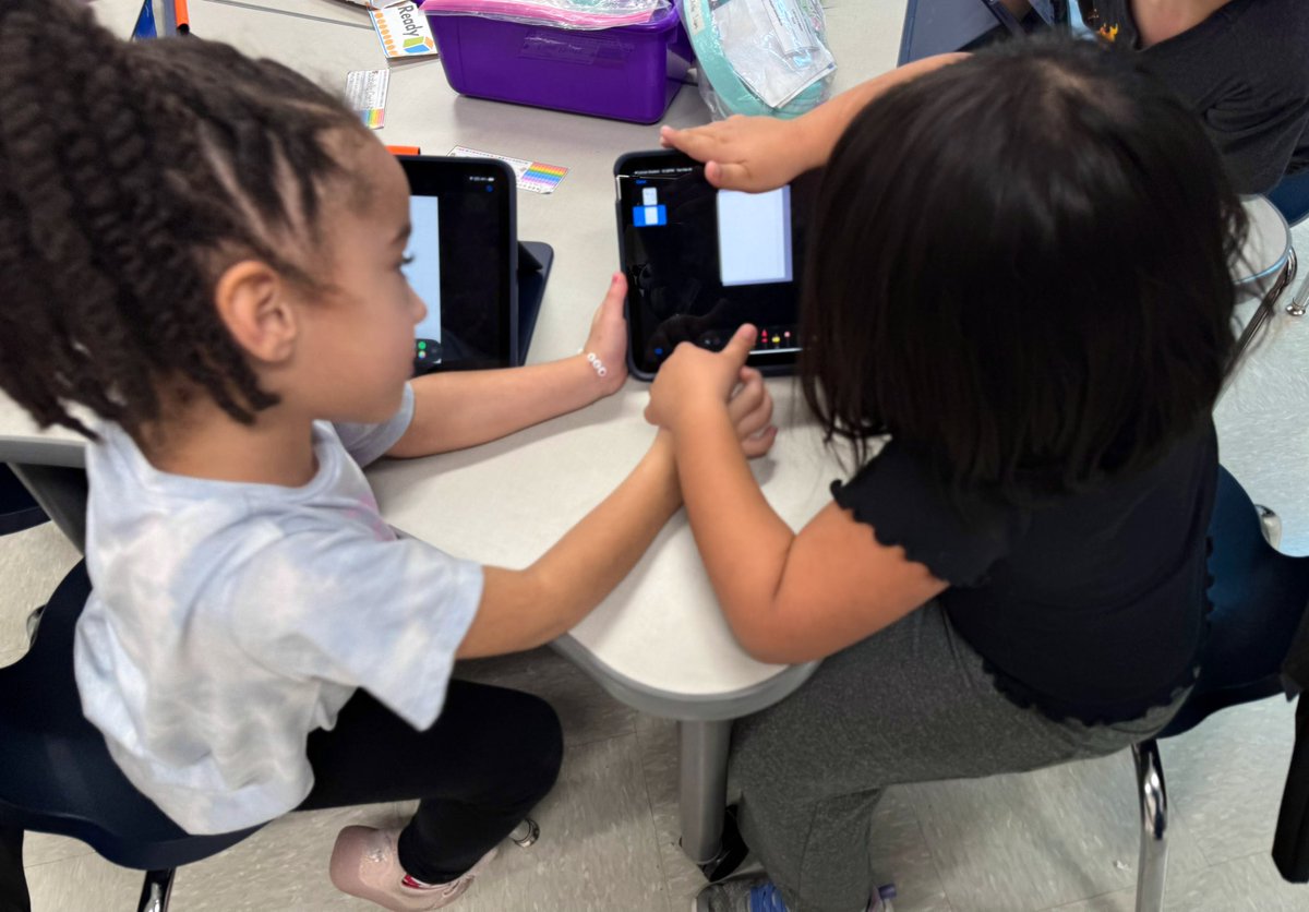 MrsEstes8's tweet image. Kinder @DeganElementary classified coins in Keynote and turned in their work to Canvas to show their teacher and Pandy! 🐼 🎉 #DigitalLisd