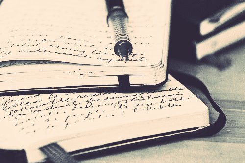 AcyRunway13's tweet image. Some words are left in the margins
Just existing on the fringe of memories

Scribbled pen marks -
Living within my journaled daydreams
You remain at the edge of my every heartbeat
Just beyond the lines of poetry
I can never erase...

#vss365 #Fringe #poetry
📷 Pinterest Image