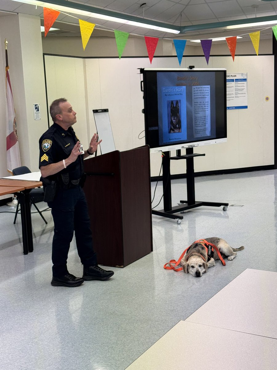 Director_BHenry's tweet photo. We had wonderful visitors today at our PDD - School District Police Therapy Dog Training. @pbcsd https://t.co/KpZ6jvZWRu