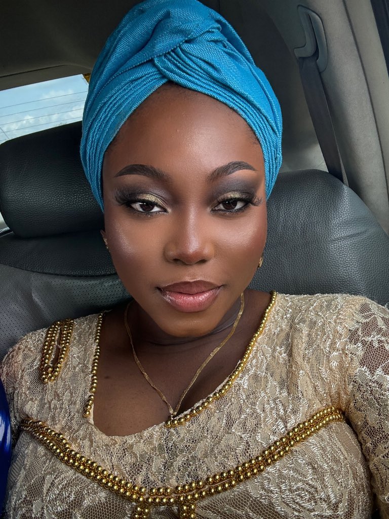 Dee__khing's tweet photo. @Yorubaness Aderayo ni akole oruko mi, iwo nko?❤️ https://t.co/qWZALBo3yl
