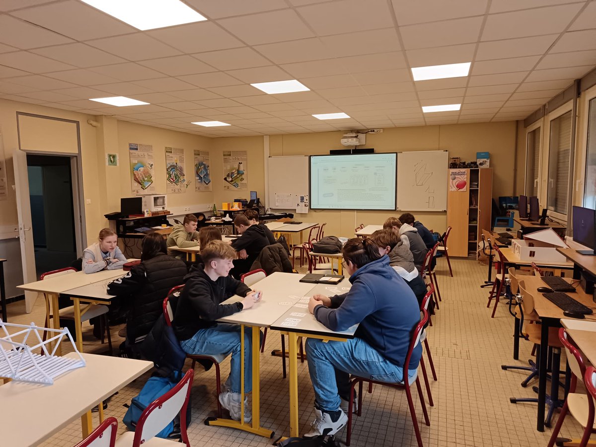 AndreDelme's tweet image. 💻🖥#SaferInternetDay , nos élèves de 3eme ont bénéficié d&apos;un atelier de sensibilisation aux impacts environnementaux 🌱 et sociaux 🤝 du #numerique à travers le jeu Future of the Tech, édité par l&apos;association Latitudes. 
futureoftech.fr
@dane_nancy_metz @Krebsth67