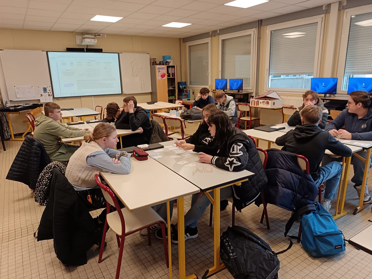 AndreDelme's tweet image. 💻🖥#SaferInternetDay , nos élèves de 3eme ont bénéficié d&apos;un atelier de sensibilisation aux impacts environnementaux 🌱 et sociaux 🤝 du #numerique à travers le jeu Future of the Tech, édité par l&apos;association Latitudes. 
futureoftech.fr
@dane_nancy_metz @Krebsth67