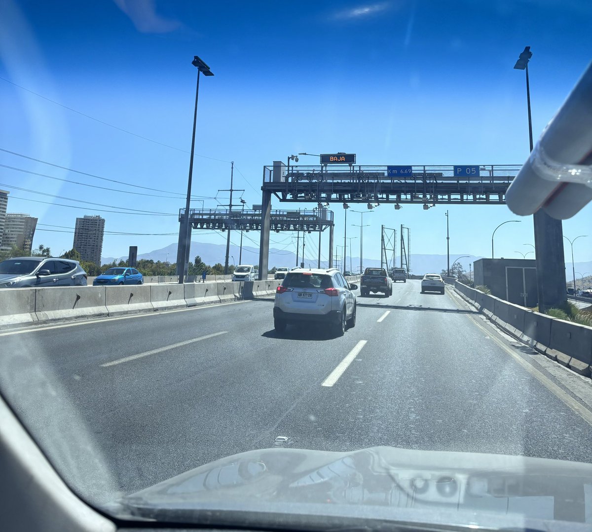 jpa191's tweet photo. Tal vez se debería licitar con estos wnes de las autopistas…apagón y todo, pero ellos siguen con energía eléctrica para no perder ni un solo $$. https://t.co/WqcKLM53Q1