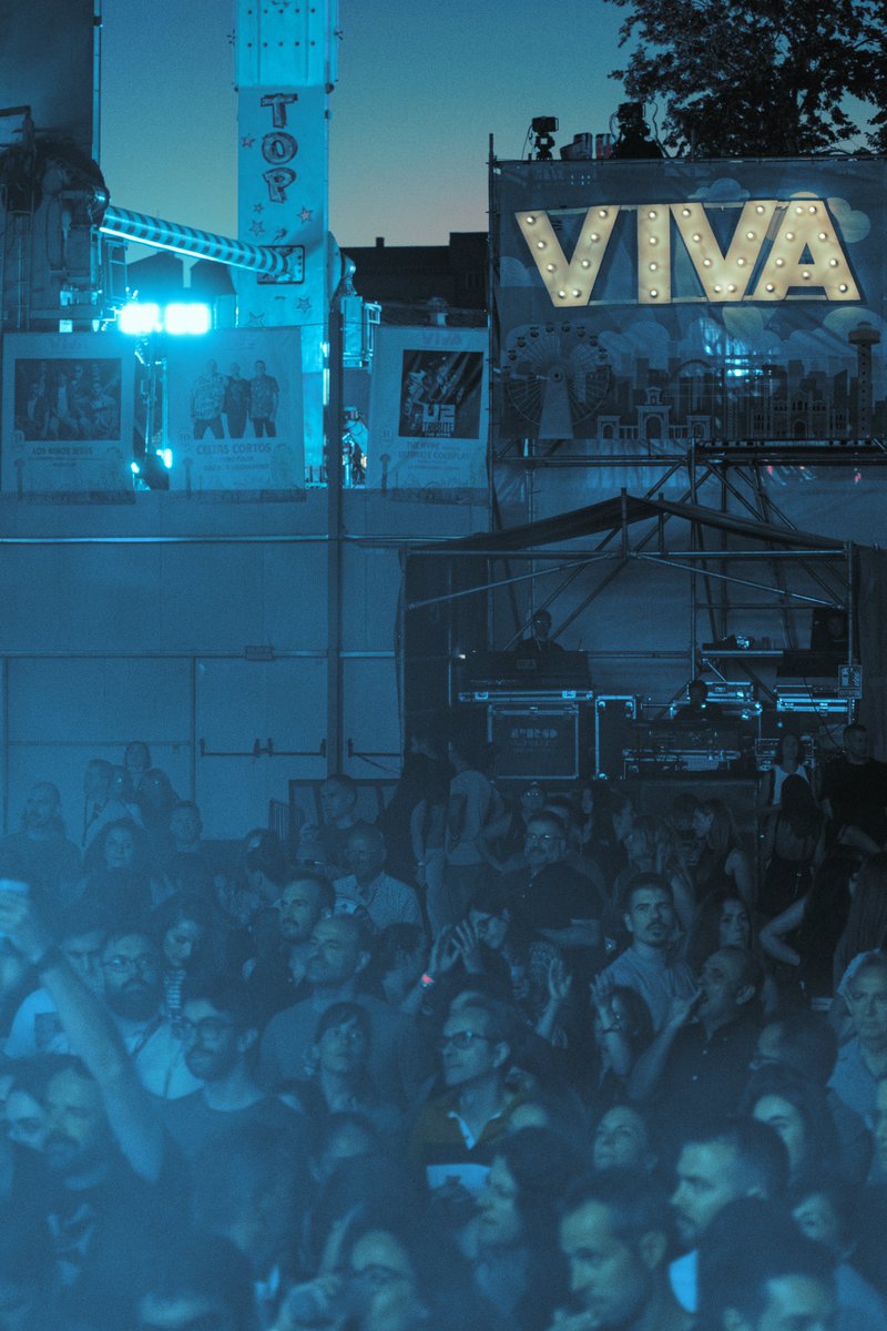 GerbaMonkey's tweet photo. @PinkmanVicky nos hace llegar estas maravillosas fotos de nuestro concierto en @VivaLaFeriaAB 

Una merecida celebración de nuestro décimo aniversario enseñando nuestras canciones ante lo que acabaron siendo algunos miles de personas. https://t.co/UDQLQT1CEY