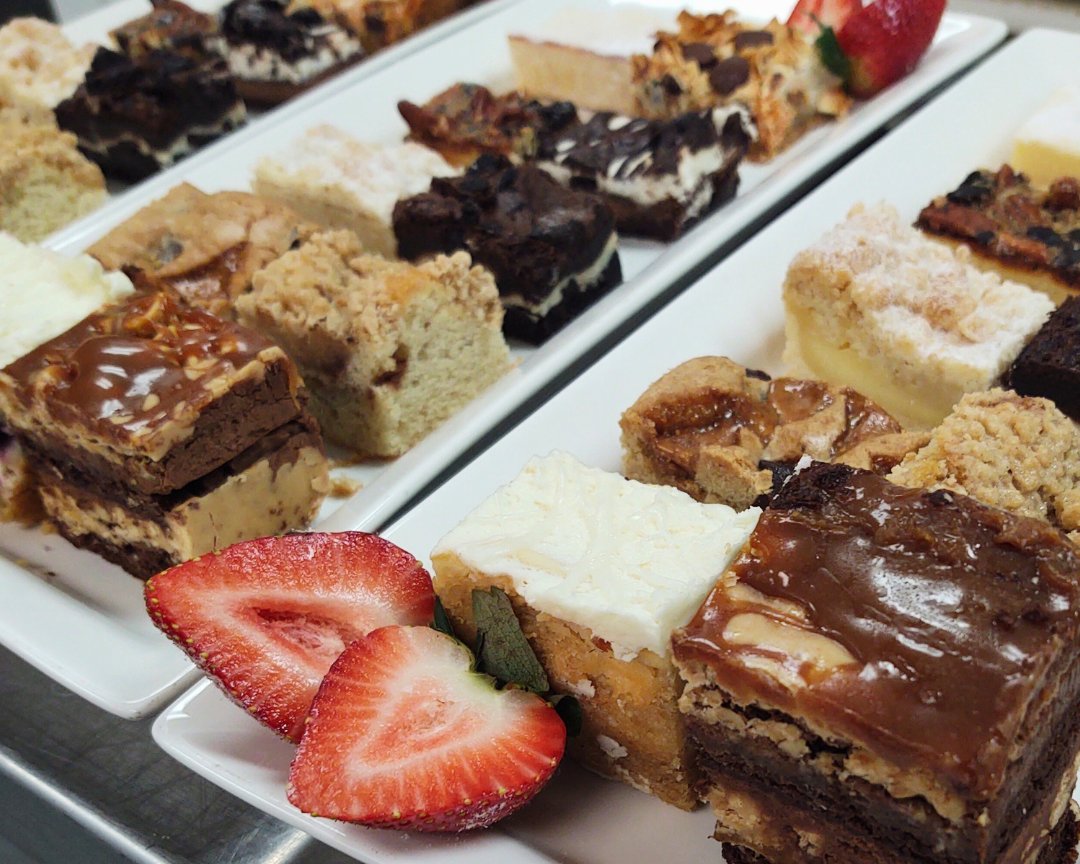 Hilton_Modesto's tweet image. Elevate your next meeting or event with our delicious catering options! 🍽️ From beautifully plated desserts to full-course meals, we’ve got every detail covered. 

Contact our Sales Office to plan your perfect menu! 
📞 (209) 525-3012
✉️ DSTO_DS@Hilton.com

#DoubleTreeModesto