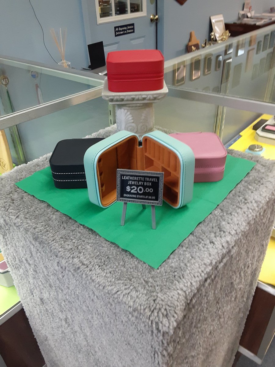 BullocksEngrave's tweet image. A peek at our showroom!

Let us help with your awards programs and personalized gift giving!

#shoplocal #Awards #engraving #BullocksEngraving