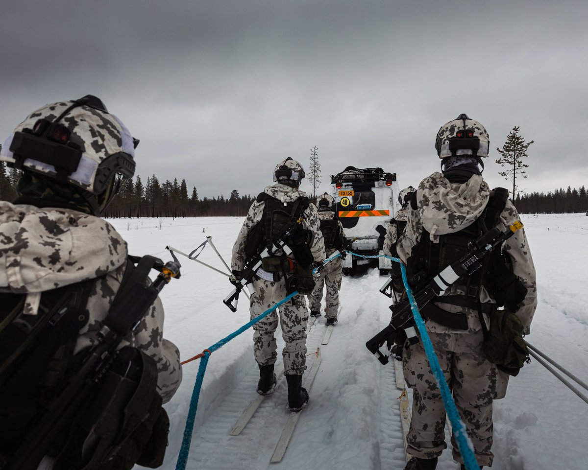 Maavoimat (@maavoimat) on Twitter photo #ArcticForge 25 -harjoituksen skenaarion mukaisesti 🇺🇸 ja 🇨🇦 joukot keskitettiin hälytyksen jälkeen nopeasti Alaskasta Sodankylään suoraan taistelutilanteeseen. Aiemman yhteistyön ja lyhyen yhteensovittamisen ansiosta joukko on jo nyt valmis tuleviin tehtäviinsä.
#PohjoinenPitää #ArcticForge 25 -harjoituksen skenaarion mukaisesti 🇺🇸 ja 🇨🇦 joukot keskitettiin hälytyksen jälkeen nopeasti Alaskasta Sodankylään suoraan taistelutilanteeseen. Aiemman yhteistyön ja lyhyen yhteensovittamisen ansiosta joukko on jo nyt valmis tuleviin tehtäviinsä.
#PohjoinenPitää