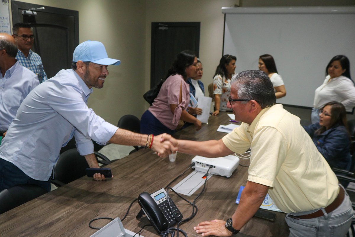 El Alcalde de Nobol, Lcdo. Marvin Salas Cercado 📷 y su equipo de funcionarios del GAD de Nobol 📷 se reunieron con el Ing. Luis García Matute, Administrador de CNEL EP Guayas - Los Ríos, y demás funcionarios para abordar importantes temas que beneficiarán a nuestra comunidad.