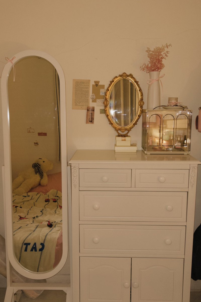 alksmw's tweet image. 🕰️🕯️🧸🪞