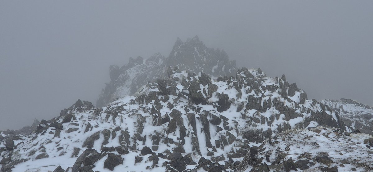 LakesWeather's tweet image. New snow &amp;amp; graupel on #SwirralEdge &amp;amp; there's still a few patches of older harder &amp;amp; icier snow, which survived the thaw, dotted around 
Carrying #microspikes is strongly recommended as winter conditions develop over the next few days #summitsafely #beadventuresmart Zac
