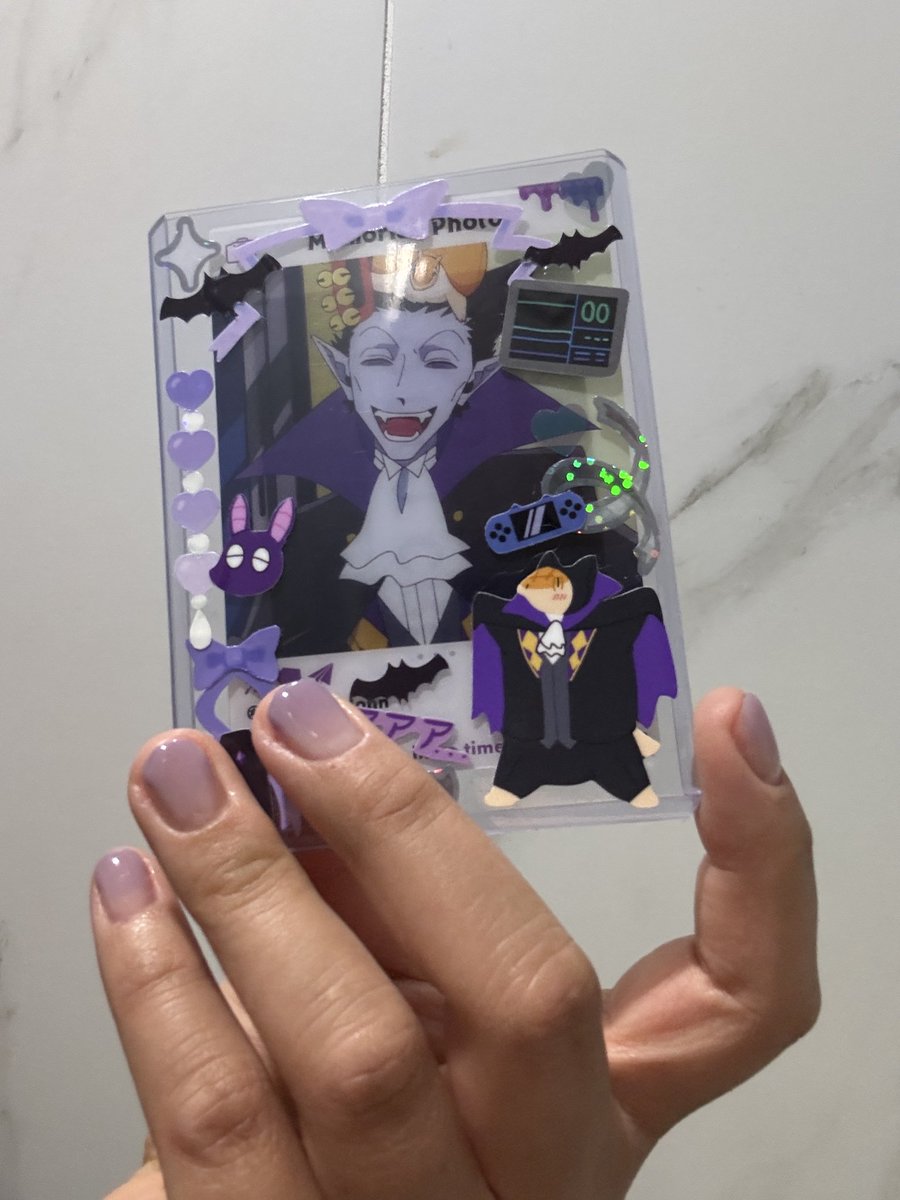 chottokimo's tweet photo. shit ass photo but i got purple gradient nails for my boy 🤡 https://t.co/V12286U4Bi