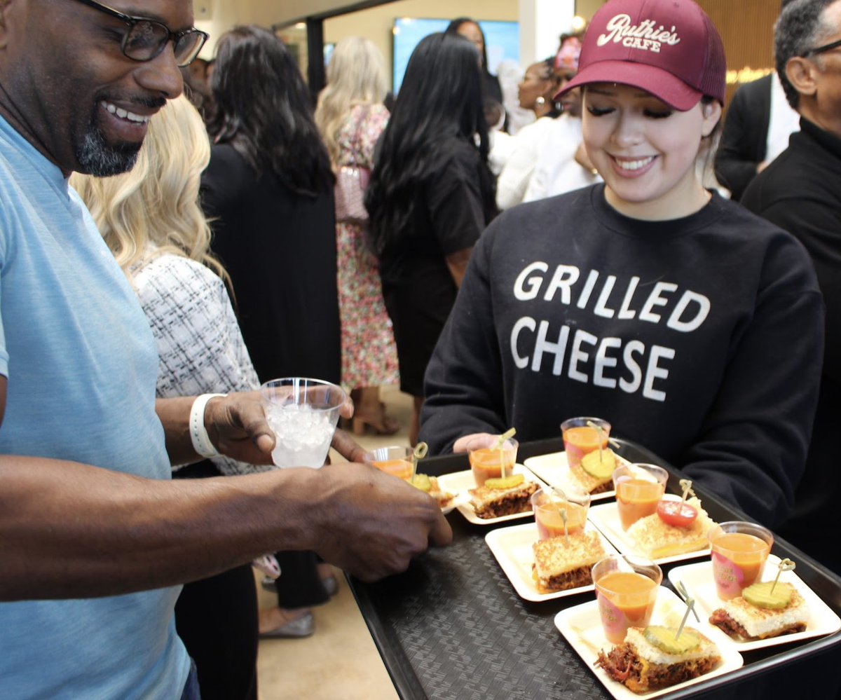 ahkleinert's tweet photo. Thank you to everyone who joined us for the grand opening of Ruthie's Cafe. A special thank you goes out to @SPSCC1600 & @dallasmavs #ManiAACs for adding so much FUN to the celebration! Come visit us at our new permanent location: 1632 Martin Luther King Jr. Blvd! #FueledByGood https://t.co/OWjcaclhwr