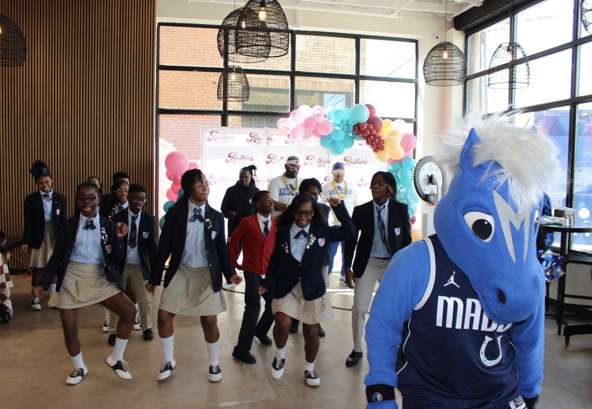 ahkleinert's tweet photo. Thank you to everyone who joined us for the grand opening of Ruthie's Cafe. A special thank you goes out to @SPSCC1600 & @dallasmavs #ManiAACs for adding so much FUN to the celebration! Come visit us at our new permanent location: 1632 Martin Luther King Jr. Blvd! #FueledByGood https://t.co/OWjcaclhwr