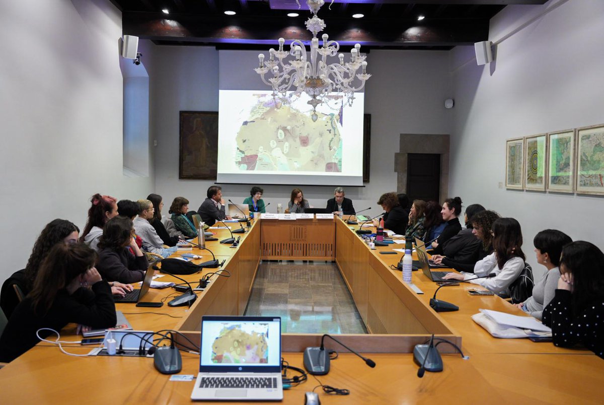 IEMed (@iemed_) on Twitter photo Now, at the #AulaMed2025, debates on
🔷Migrations in the Mediterranean: The African Perspective
🔷Transcultural Lives in the Ottoman World
🔷Language as a Factor of Identity in Contemporary Maghreb
🤝With Master's Degrees of <a href="/UABBarcelona/">Universitat Autònoma de Barcelona</a> #UB <a href="/GritimUpf/">Gritim-upf</a>
🌐iemed.org/events/aula-me… Now, at the #AulaMed2025, debates on
🔷Migrations in the Mediterranean: The African Perspective
🔷Transcultural Lives in the Ottoman World
🔷Language as a Factor of Identity in Contemporary Maghreb
🤝With Master's Degrees of <a href="/UABBarcelona/">Universitat Autònoma de Barcelona</a> #UB <a href="/GritimUpf/">Gritim-upf</a>
🌐iemed.org/events/aula-me…