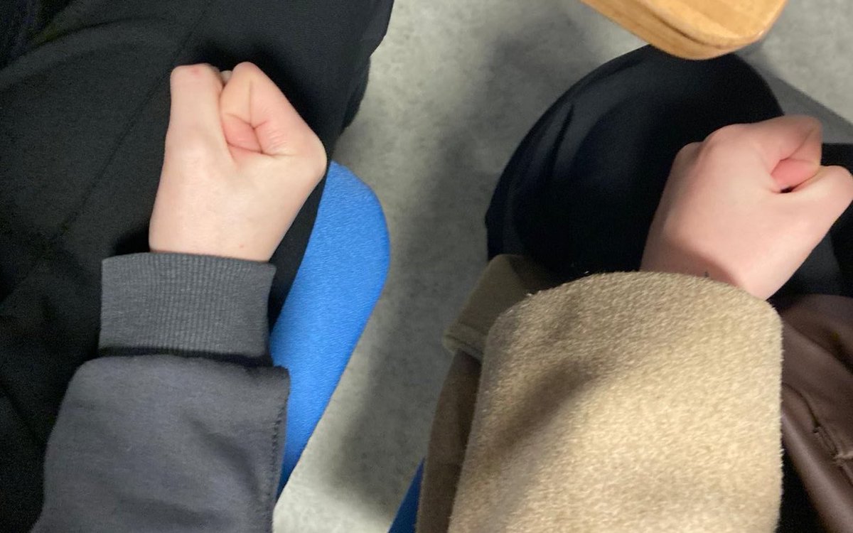 dersin bitiminden 2 dk gecmistir hoca birakmiyodur