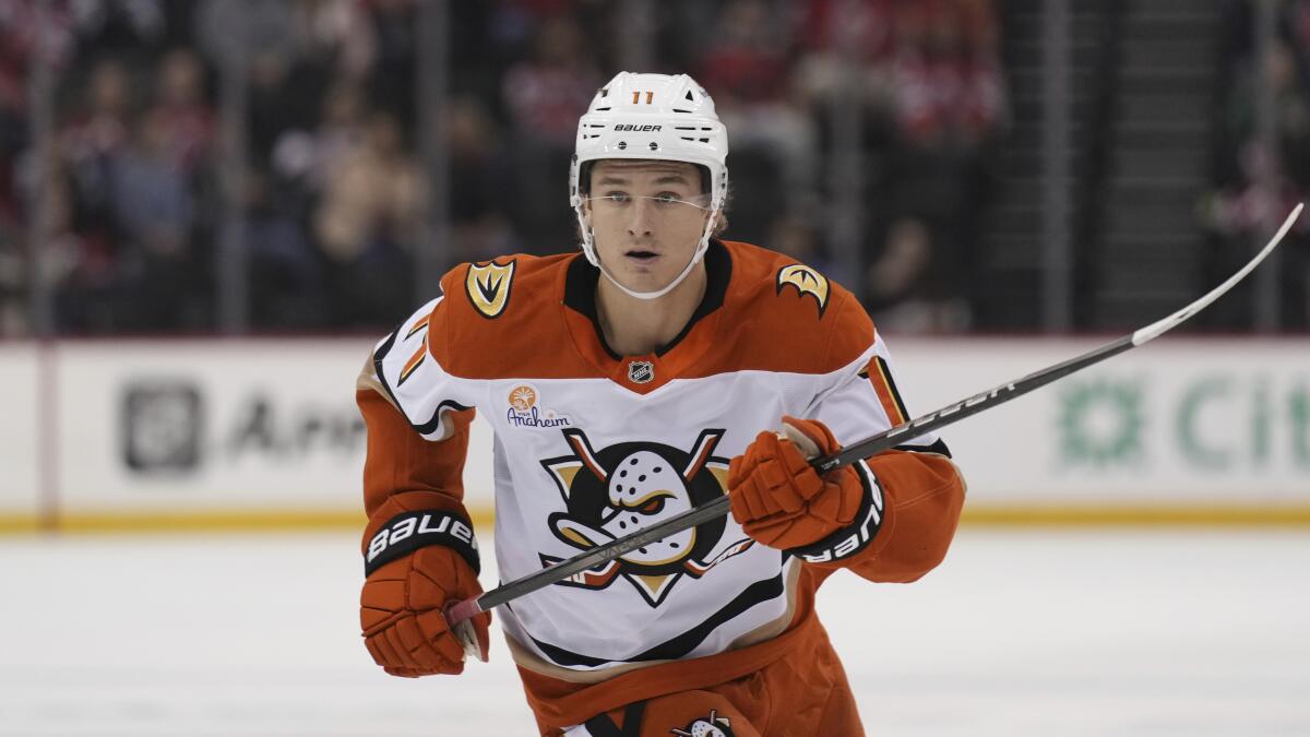 oregonsportnews's tweet photo. Our @marko_zlo on the 3 players the @SeattleKraken should target at the 2025 NHL Trade Deadline. Which players would you want the team to obtain? #SeaKraken #seattlekraken #NHL #oregonsportsnews https://t.co/blFX68IG1N https://t.co/u0dGUFRZfH