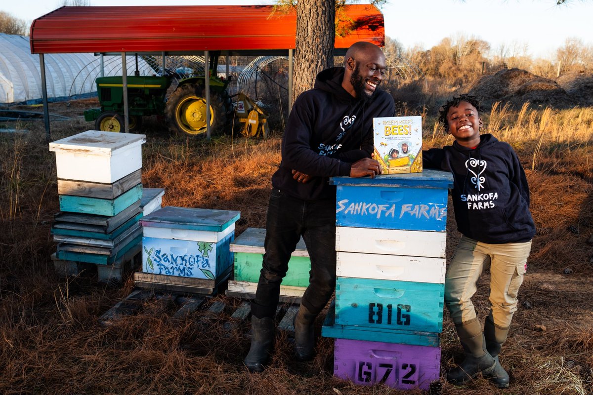 Akeem and I have been doing read-ins for our children’s book, Akeem Keeps Bees. What are some good bookstores on the East Coast that we should connect with?

a.co/d/7iIDFEA