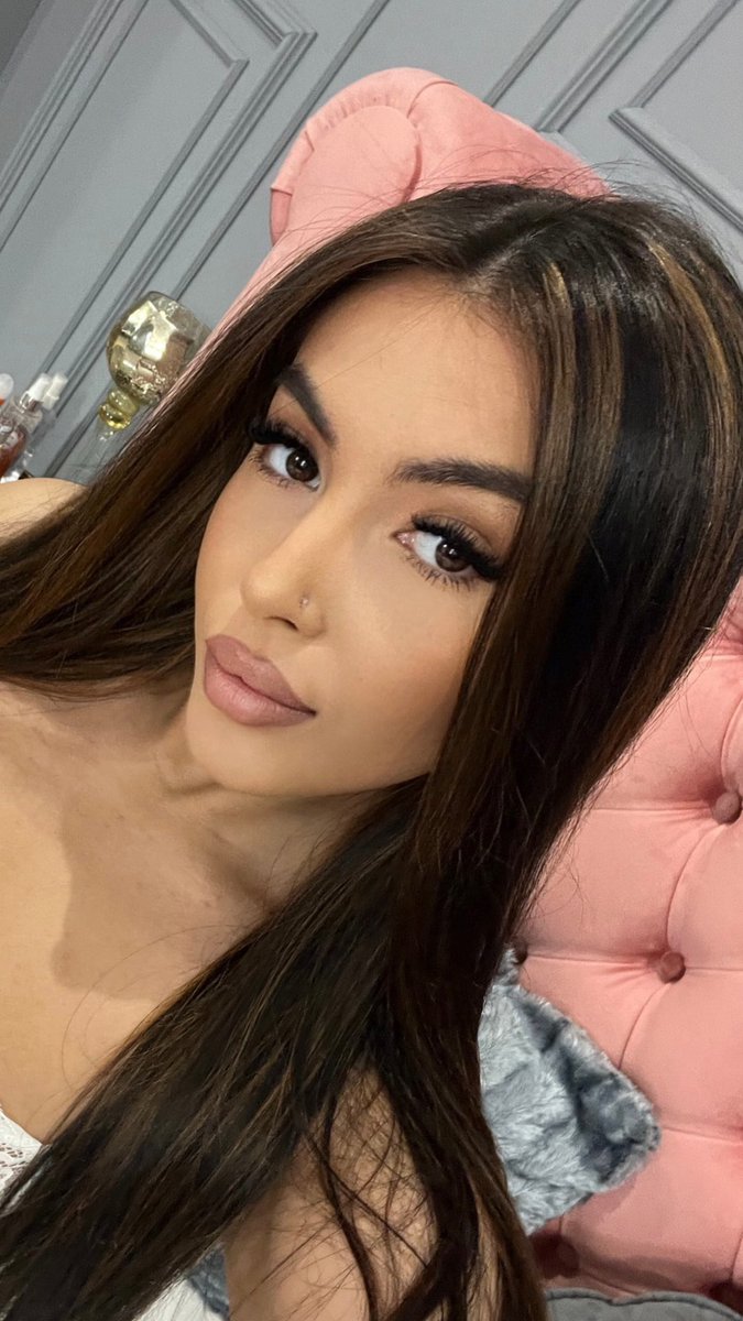 AishaDevoe's tweet image. Be bold! Give me a sign and let's start the adventure! 🔥 #body #ComeToMe