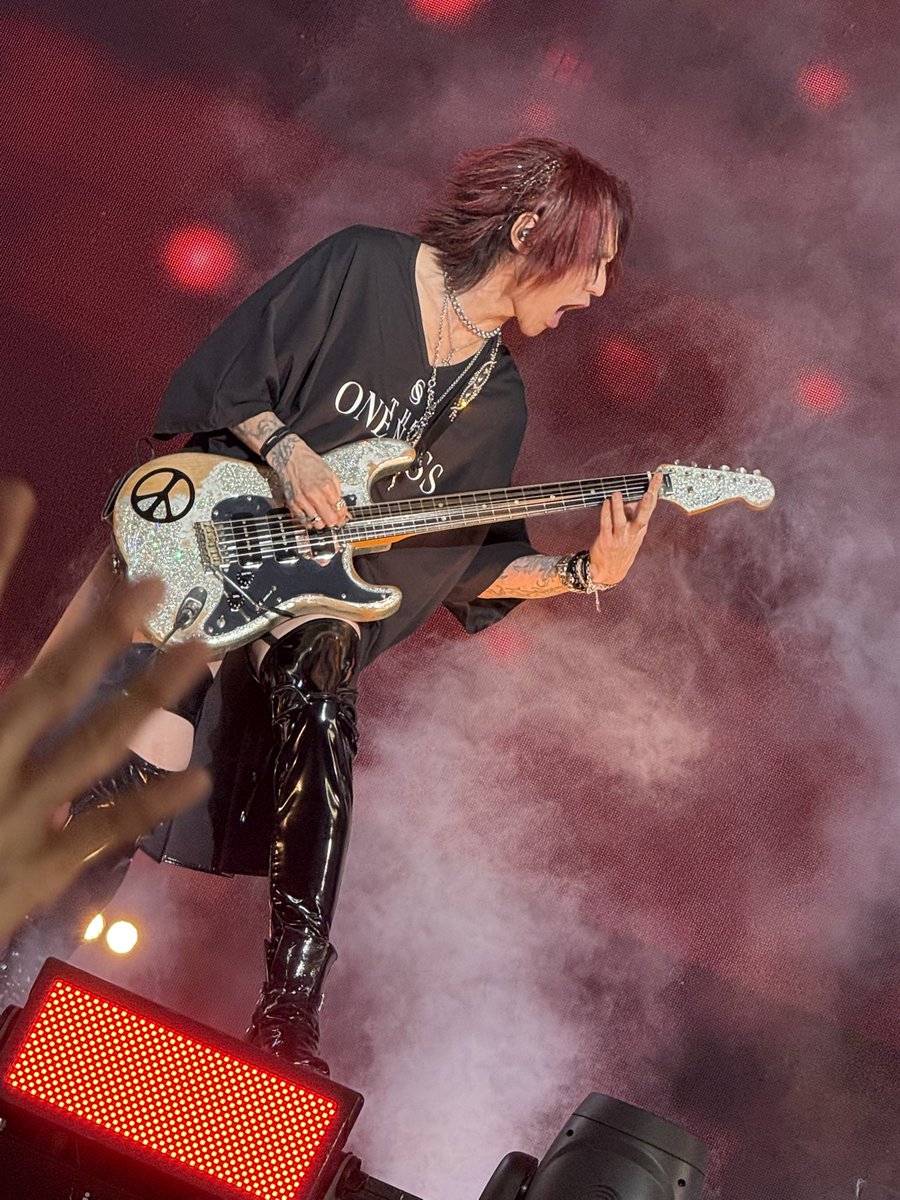 tak_ike's tweet photo. TONIGHT
Aメロでワウペダルを踏むSUGIZOさん🖖🏻かっこいい〜🎸
20250223東京ドーム
#SUGIZO
#LUNAPIC
#ERATOERA 
#LUNATICTOKYO 
#LUNASEA https://t.co/qAwcigmtcG