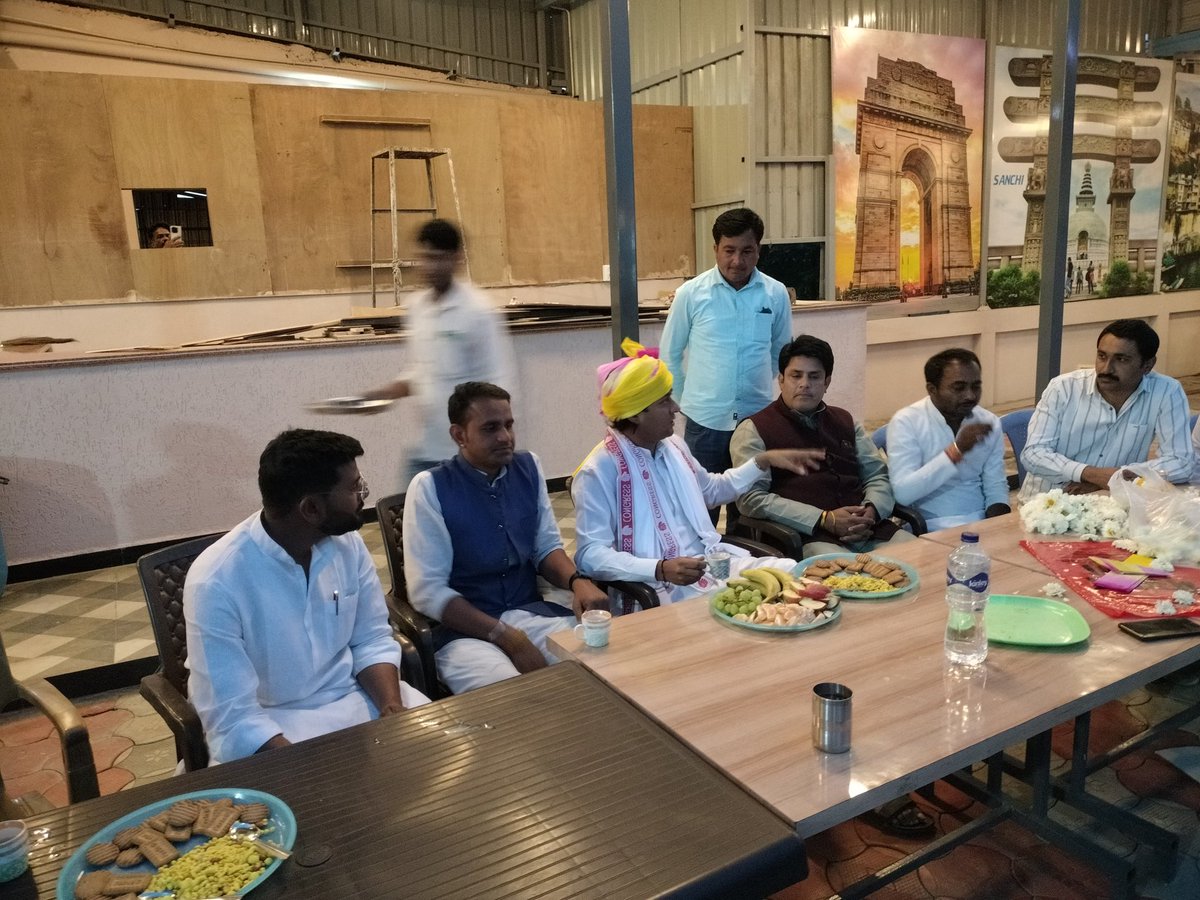 आज  कीलखेड़ा जोड़ हमारे प्रतिष्ठान होटल मां जलपा पर पधारे हम सब के नेता राधौगढ़ विधायक साहब माननीय श्री ⁦<a href="/JVSinghINC/">Jaivardhan Singh</a>⁩ सिंह जी बाबा साहब का स्वागत किया ! !