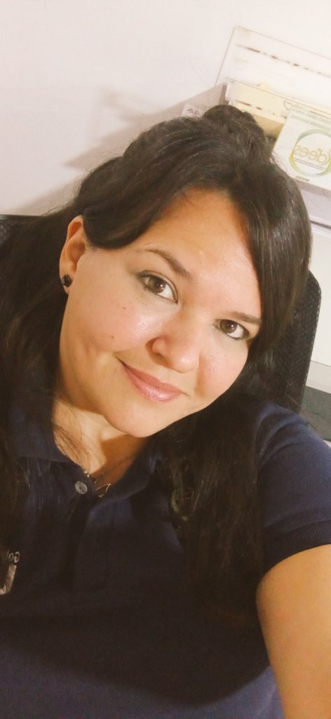 "Me voy pa'la playa... no me importa na-da...
Me voy pa' la playa, mientras tú tra-ba-jas..."

Tutú turu tutu tututú...