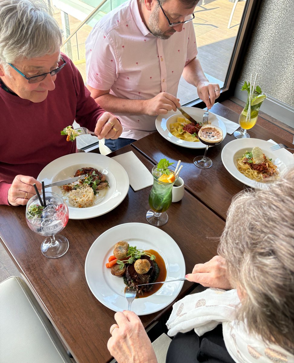 Great food and great company! 🥰

🍴Best Western Lancaster Morecambe Lothersdale Hotel

l8r.it/5gjs

#dinner #familydinners #morecambe #ukhotels #hotelrestaurant #family