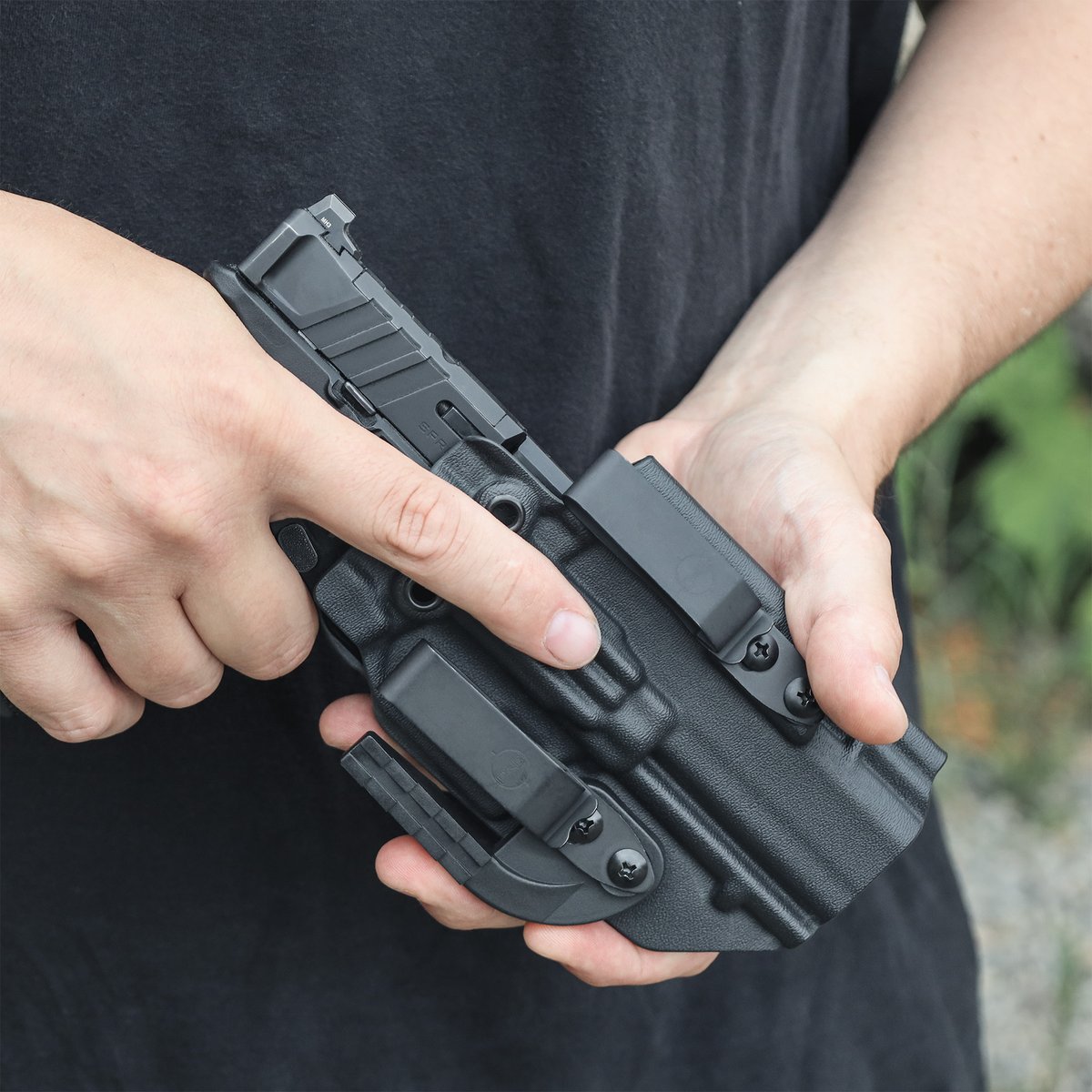 candgarms's tweet image. CNC engineered and precision molded to 0.003" of tolerance, ensuring a perfect firearm fit 🔥

🔫: Springfield Echelon

#precise #consistent #reliable #candgholsters #candgarms