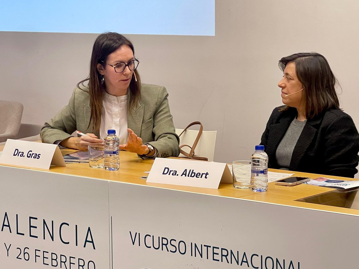 Dra. Albert <a href="/AsuAlbert/">Asunción Albert Marí</a> : (…) “La toma de decisiones a nivel de financiación va a servir para una retroalimentación (…) la toma de decisiones inicial con toda la incertidumbre que hay?”

Dra Gras <a href="/elen_gc/">Elena Gras</a> : “Tomamos unas decisiones cuando más incertidumbre tenemos y luego