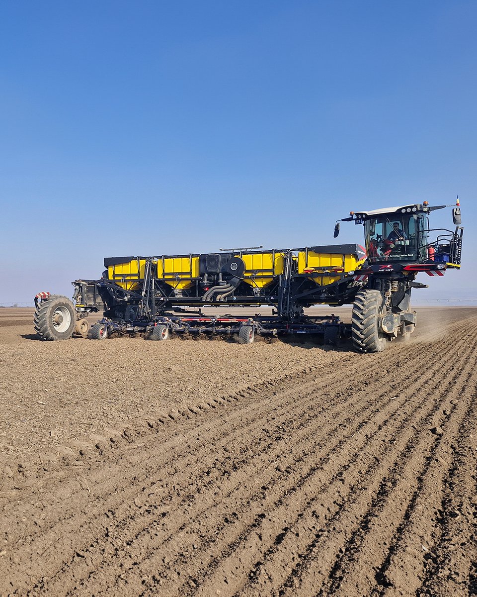Breaking Ground in Romania! 🇷🇴
Our new tine cultivator is now in operation in #Romania, delivering ultra-flat, full-surface tillage with exceptional precision on its 14 meter working width at depths ranging from 3 to 15 cm.

#NEXAT #FarmingRevolution #Baarck #Tillage