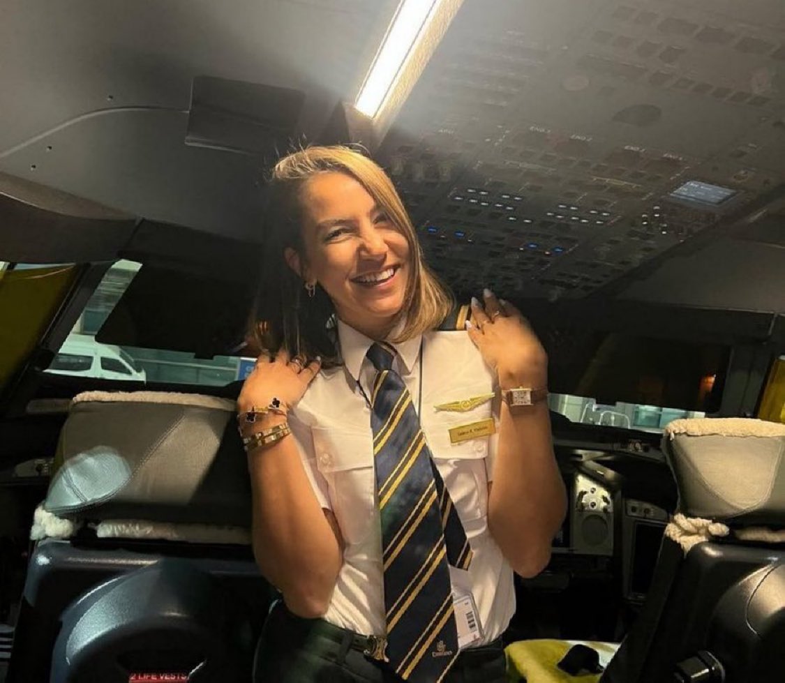 🇹🇷Pilot Gökçe Kübra Yıldırım, Dünyanın en büyük yolcu uçağı Airbus A380’nın ilk Türk kadın kaptan pilotu oldu.