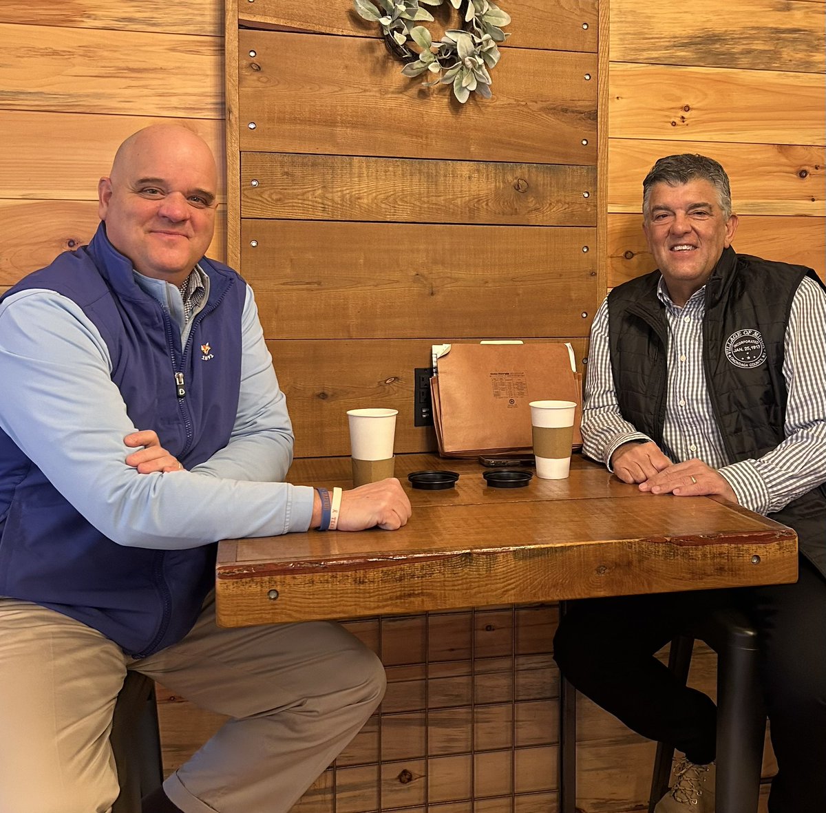 villageofminoa's tweet photo. At Tea with the Mayor today our Onondaga County Legislature Mark Olson, 10th District Onondaga County Legislator stopped by to update me on County activities.
#NOA #minoashininbrightly #madeinminoa #est1913
@NYMayors https://t.co/Oy4gj3WyAQ
