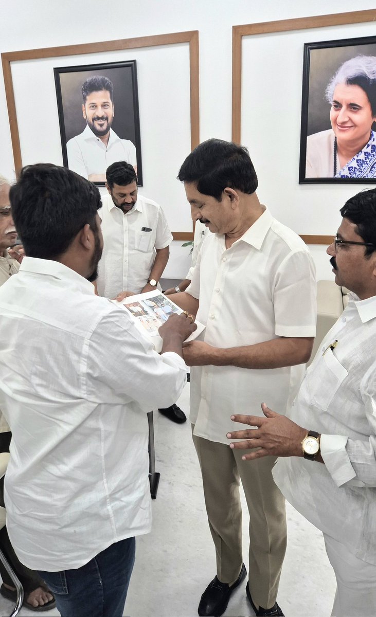 INCRahamathulla's tweet photo. తెలంగాణ రాష్ట్ర ముఖ్యమంత్రి సలహాదారులు శ్రీ వేం నరేందర్ రెడ్డి గారిని మర్యాదపూర్వకంగా కలిసిన మొహమ్మద్ రహమతుల్లా.

@Vemnarenderredy @MohammedAnkus @TelanganaCMO @INCTelangana https://t.co/IOhF2osZzz