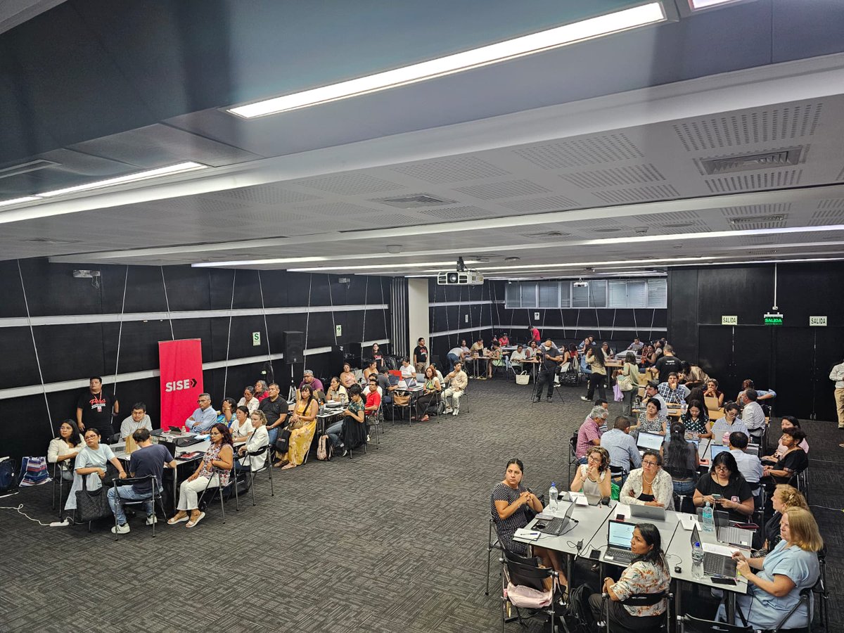 iabperu's tweet image. Vamos calentando motores para la organización del próximo #CyberWow 😎.

Aquí nuestra Directora Ejecutiva, Beatriz Hernández, en una capacitación en PRODUCE para las MYPes que ingresarán al próximo evento.