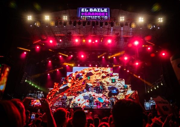 UNA VERDADERA FIESTA EN EL KEMPES | La Mona la rompió en «El Baile más Grande del Universo». laranchada.com.ar/la-mona-la-rom…