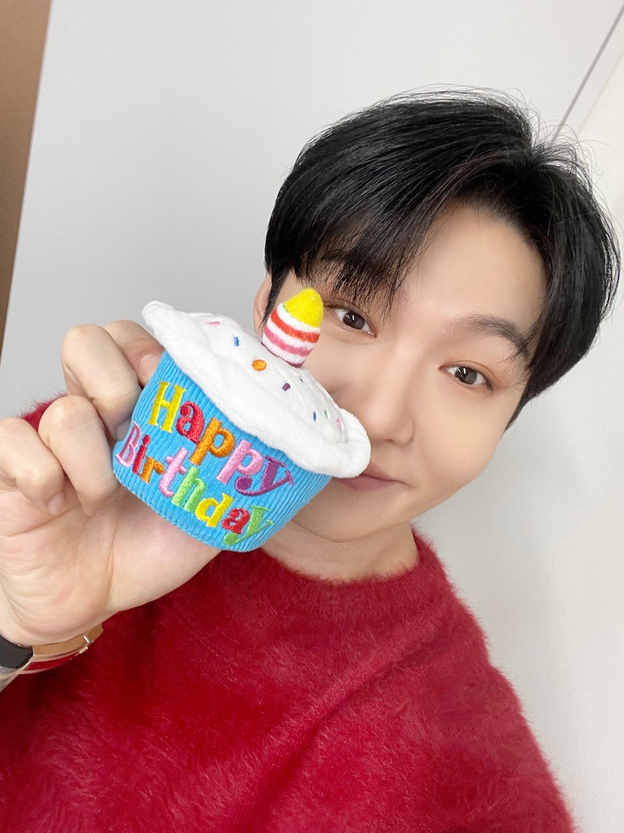 [#HBD] 🍰ℍ𝕒𝕡𝕡𝕪 𝔹𝕚𝕣𝕥𝕙𝕕𝕒𝕪 𝕃𝔼𝔼ℂℍ𝔸ℕ𝔾𝕊𝕌𝔹🍰

誕生日です❤
お祝いしてくださって本当にありがとうございます❤❤
これからもっとお会いできますように❤
예지앞사💙

#이창섭 #イチャンソプ #LEECHANGSUB
#해피창섭데이 #HAPPYCHANGSUBDAY