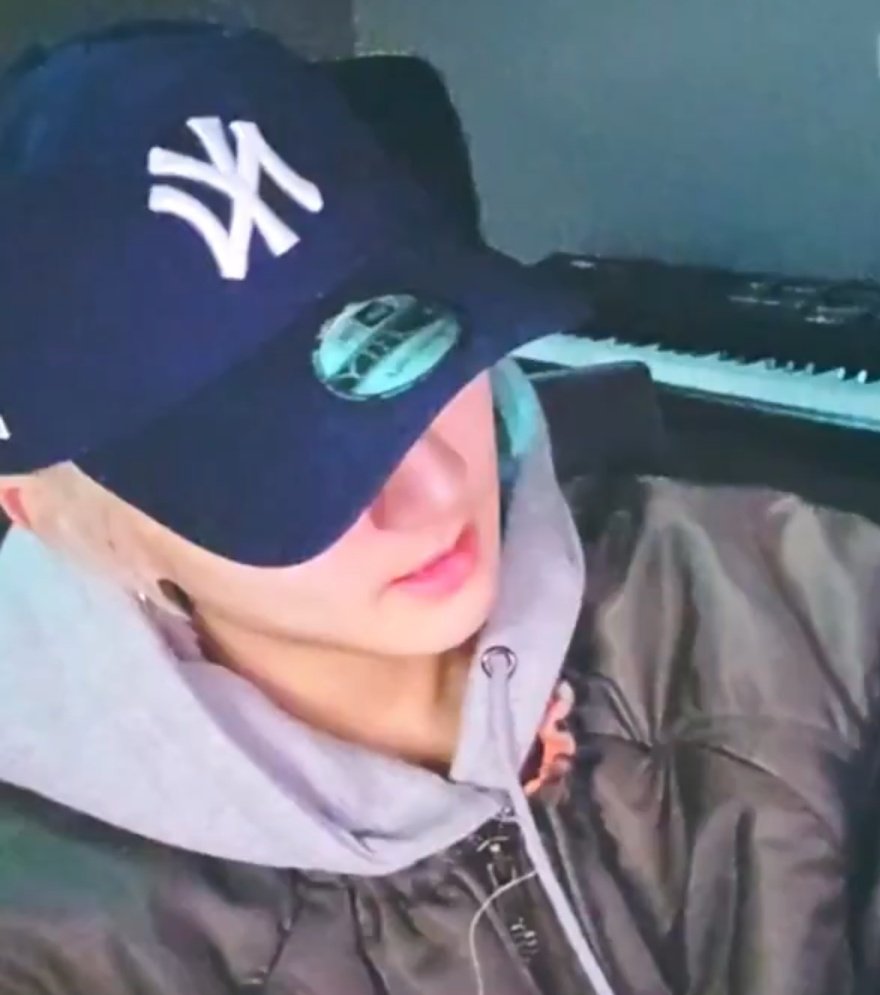 woncattos's tweet photo. CUTIEEE                             BOYFIEE https://t.co/vng59D1wpb