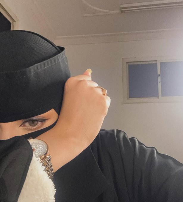 سؤاااااااال...!!! 
أيهما أشد في العناق..؟ 
عناق الفراق
 أم
 عناق اللقاء...