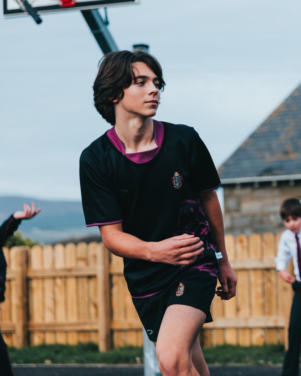 Schoolblazer tweet media