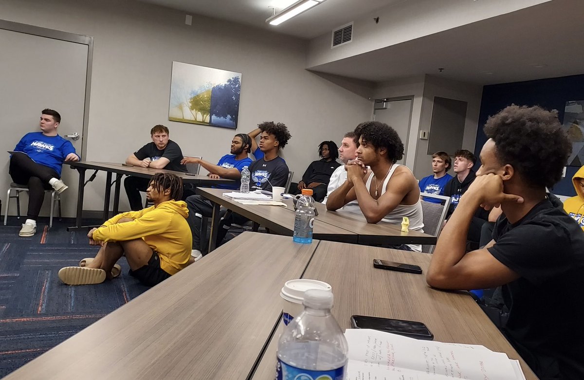 HilbertMBB's tweet photo. A night of film study followed by a morning of staying on top of schoolwork while on the road.  GO HAWKS 🏀 https://t.co/HPbd7WlaWS