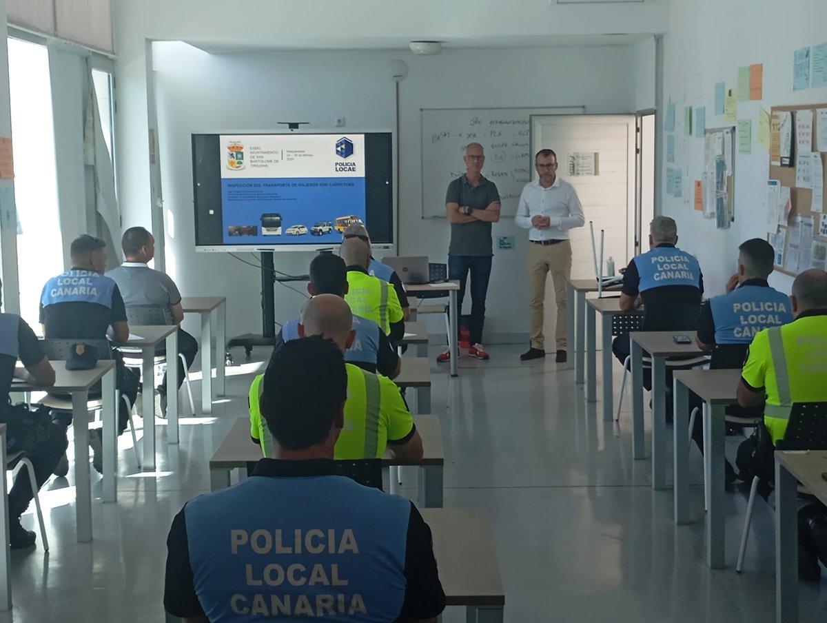📢 FORMACIÓN POLICÍA LOCAL 🚍

Ayer se inicio el curso para nuestra PL, enfocado a la "Inspección del Transporte de Viajeros por Carretera"

Consta de 25 h:
✅ 10 h teoría 📚
✅ 15 h prácticas 🚓

Además con la participación de agentes de PL de Mogán

#policialocalsbt
#Mogán