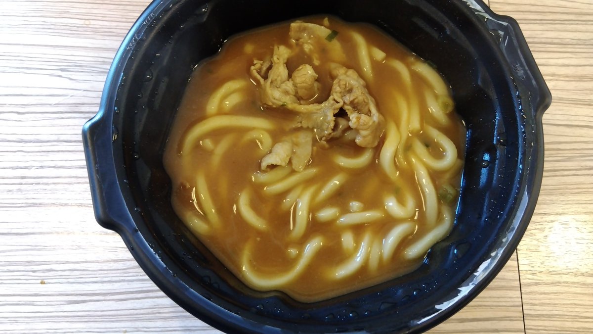 ts4rWEpSMDXrSvn's tweet photo. 豚肉カレーうどん
出汁の旨味にスパイス香るつゆが美味しく
モッチリ麺がつるりと旨い😋
お肉も柔らかく葱も添えられた温まる1杯♪
期間限定が惜しい味わい😄
それにしても例のコンビニ麺と
色々似てるよなぁ…🤔
ご馳走様でした🙇
#自販機
#セルフ駅そば
#CHEFFY https://t.co/S0HVCMdo18