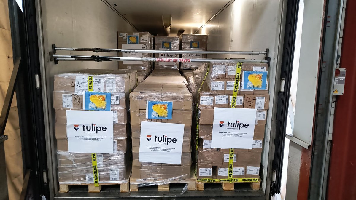 Nouveau convoi pour l'#Ukraine ! 🇺🇦
• 💉 dispositifs médicaux pour injections
• 💊 solutions analgésiques et symptomatiques pour gérer douleur, fièvre et symptômes grippaux
• 🛡️ produits de soutien immunitaire 
Près de 850 000 unités.
 🙏 <a href="/TULIPE_Asso/">TULIPE</a> 
#humanitaire #medicament
