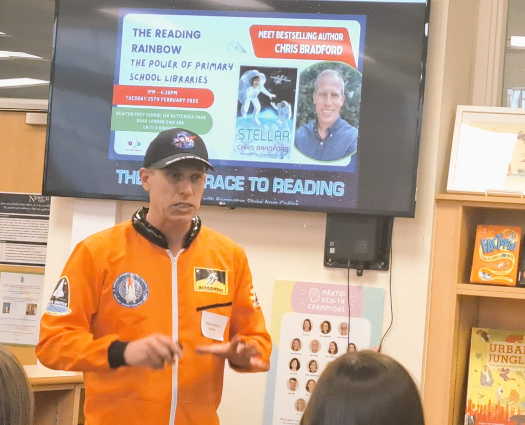 bookactivist1's tweet image. The ever-inspiring Chris Bradford @YoungSamurai in action at our #primarylibraries event- taking us into space!! @BarringtonStoke
#booksquad